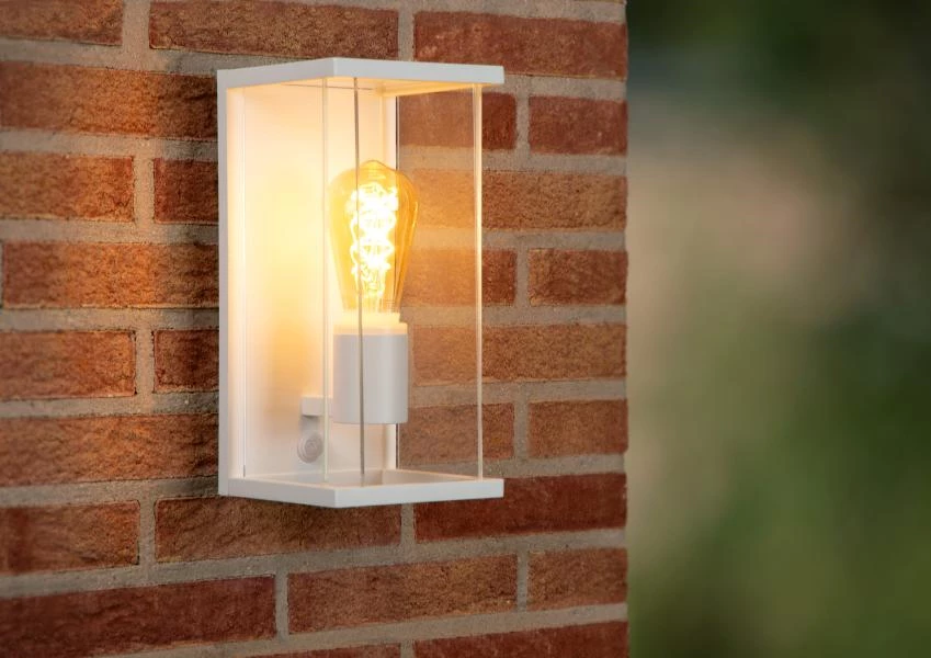 Lucide CLAIRE - Wandlamp Binnen/Buiten - 1xE27 - IP54 - Beweging & dag/nacht sensor - Wit - sfeer 1